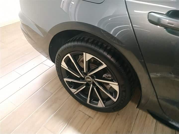 Фото 25 - Audi A4L