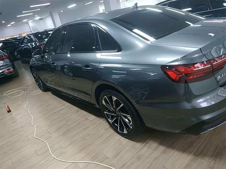 Фото 5 - Audi A4L