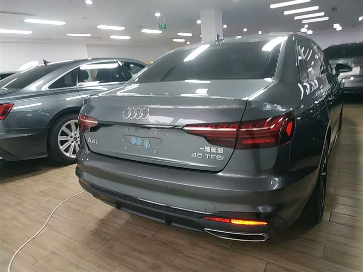 Фото 6 - Audi A4L