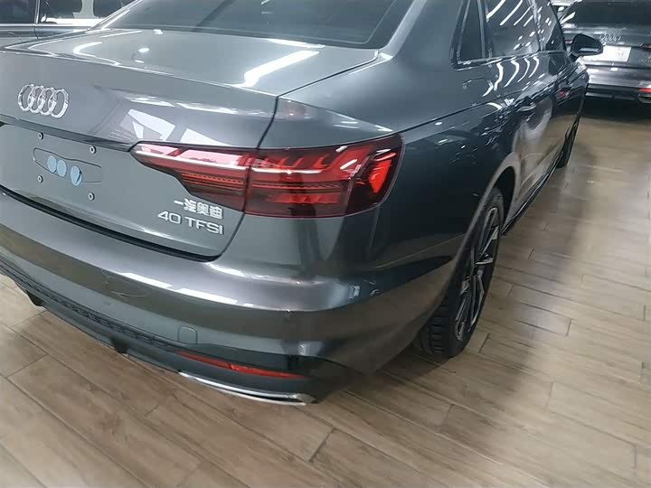 Фото 8 - Audi A4L