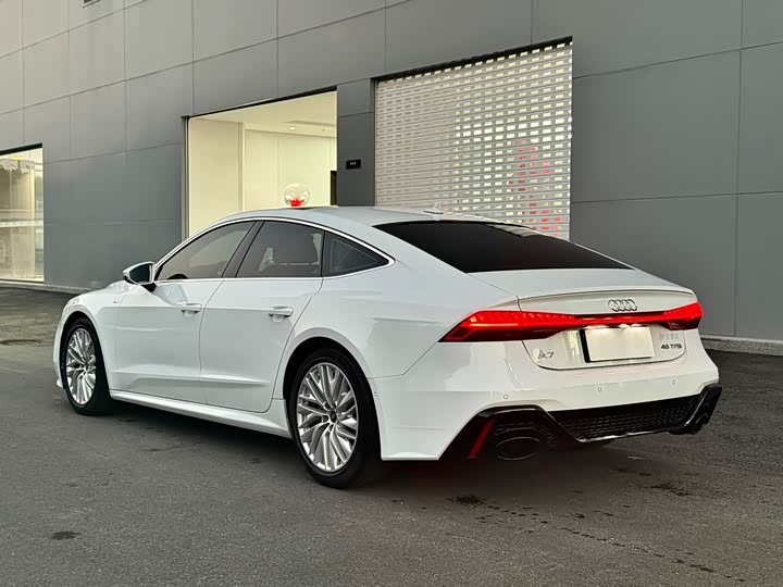 Фото 16 - Audi A7
