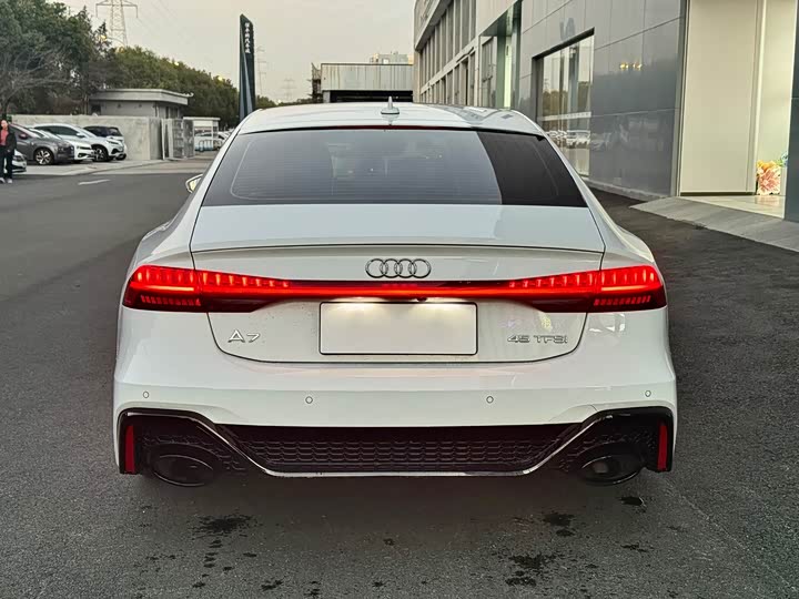 Фото 17 - Audi A7