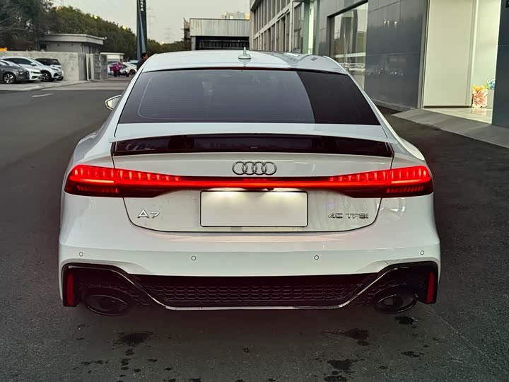 Фото 19 - Audi A7