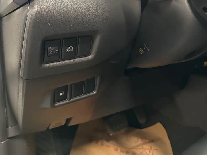 Фото 13 - Toyota C-HR