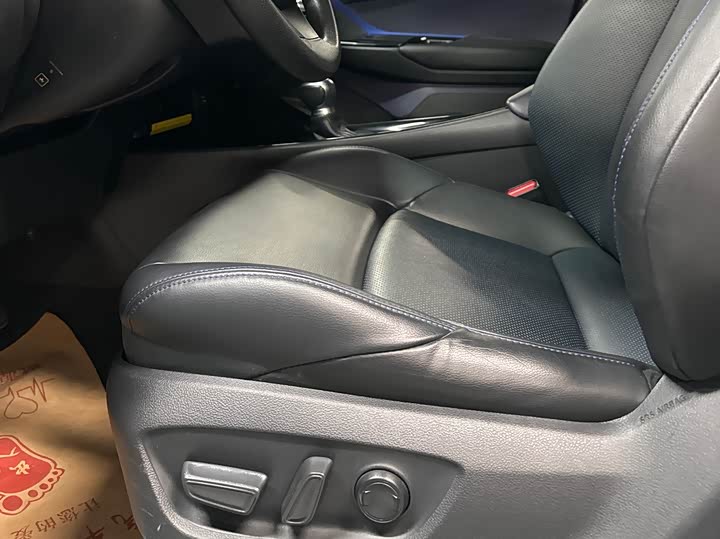 Фото 16 - Toyota C-HR