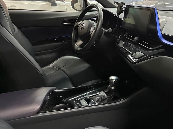 Фото 20 - Toyota C-HR