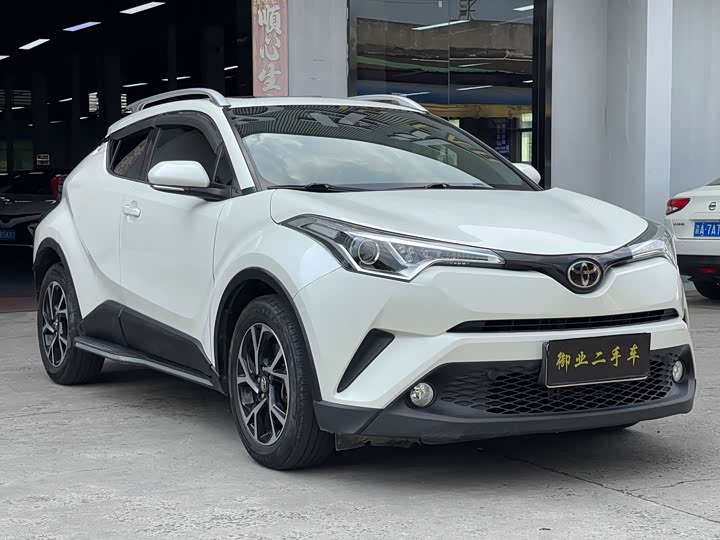 Фото 3 - Toyota C-HR