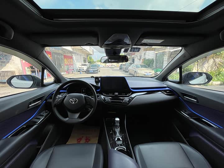 Фото 5 - Toyota C-HR