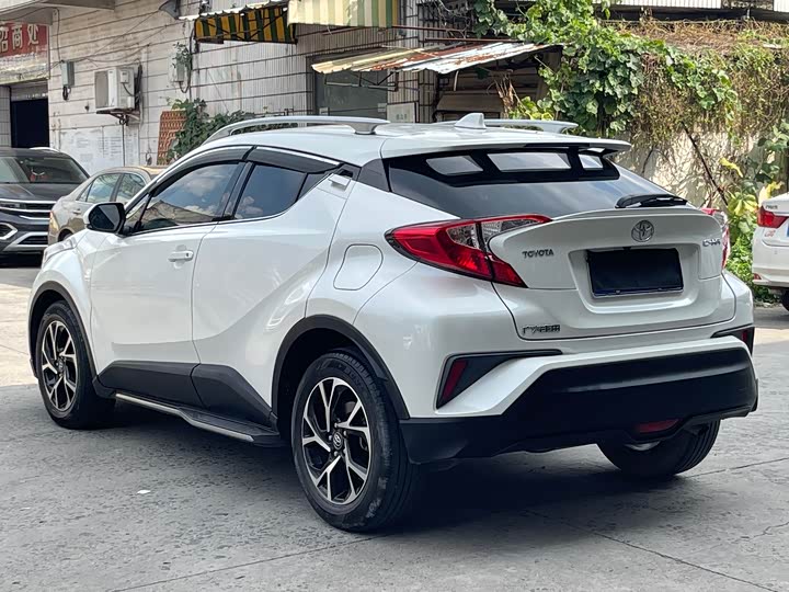 Фото 7 - Toyota C-HR