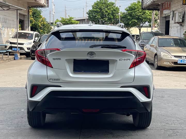 Фото 8 - Toyota C-HR