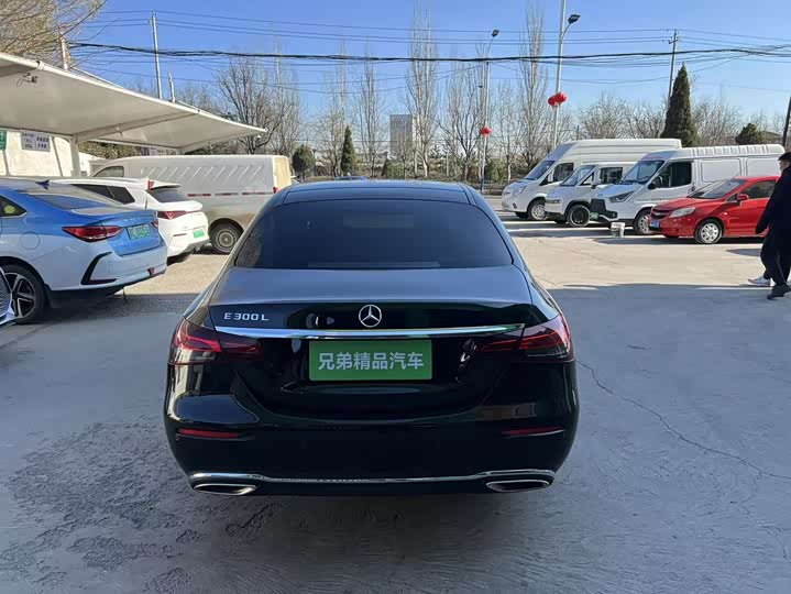 Фото 16 - Mercedes-Benz E-Class