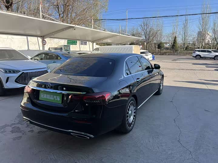 Фото 17 - Mercedes-Benz E-Class