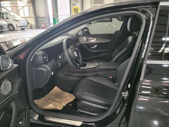 Фото 5 - Mercedes-Benz E-Class