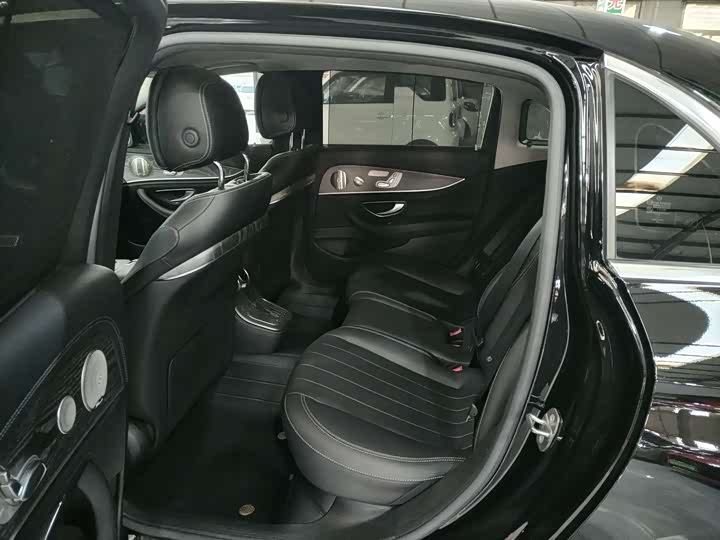 Фото 6 - Mercedes-Benz E-Class