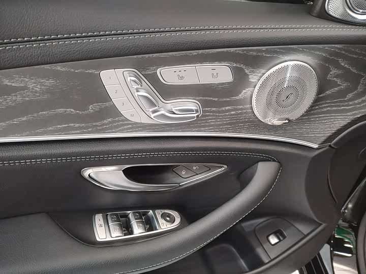 Фото 7 - Mercedes-Benz E-Class