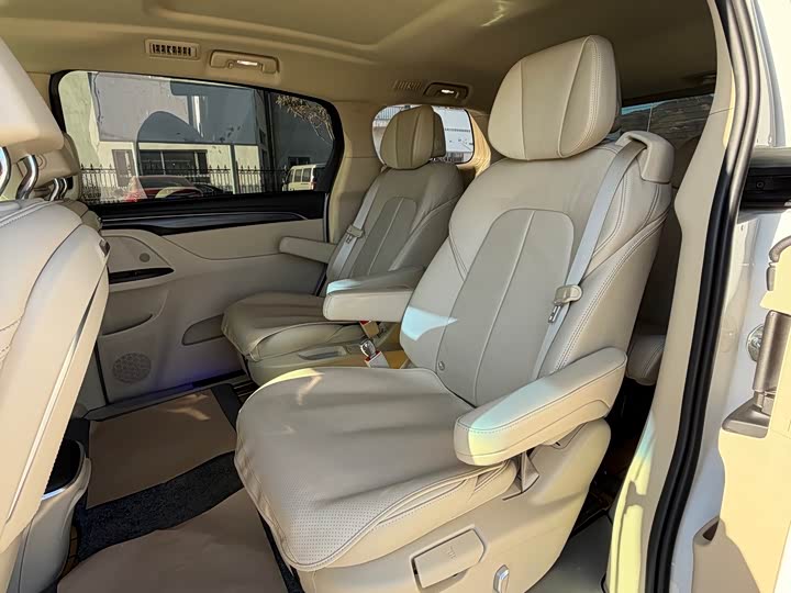 Фото 4 - Buick GL8 ES