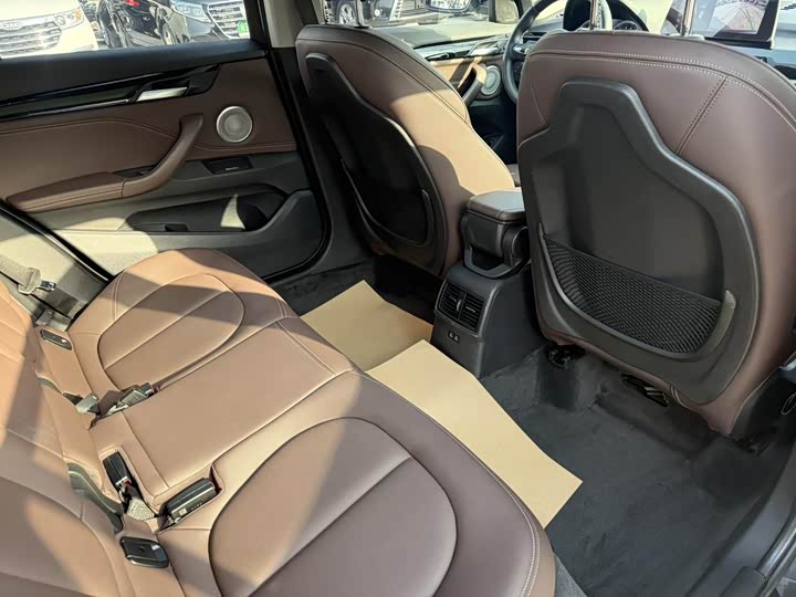 Фото 12 - BMW X1