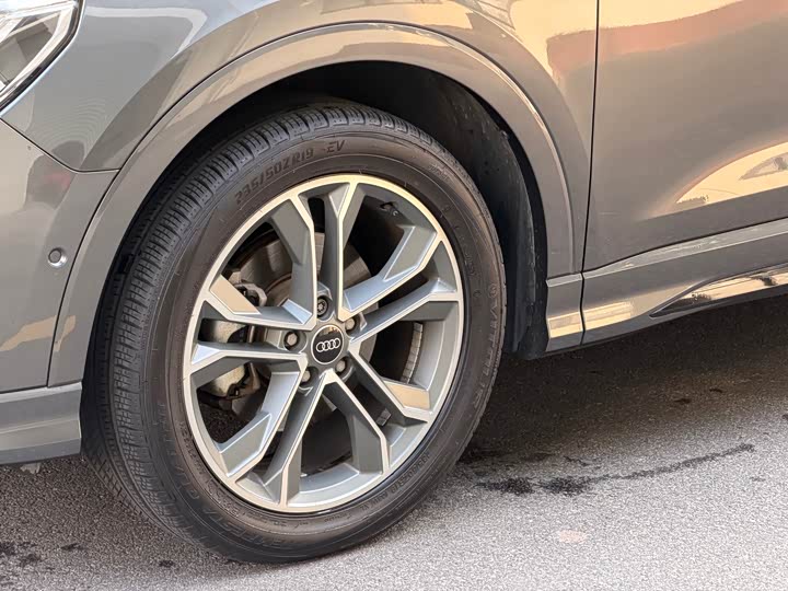 Фото 6 - Audi Q3