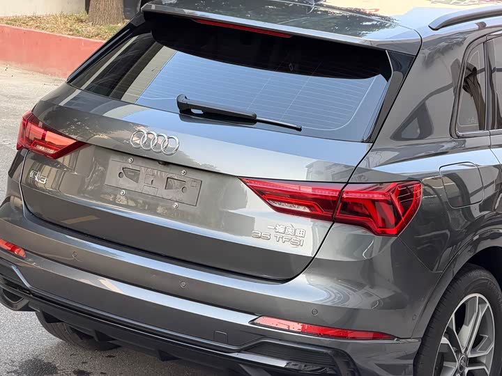 Фото 8 - Audi Q3