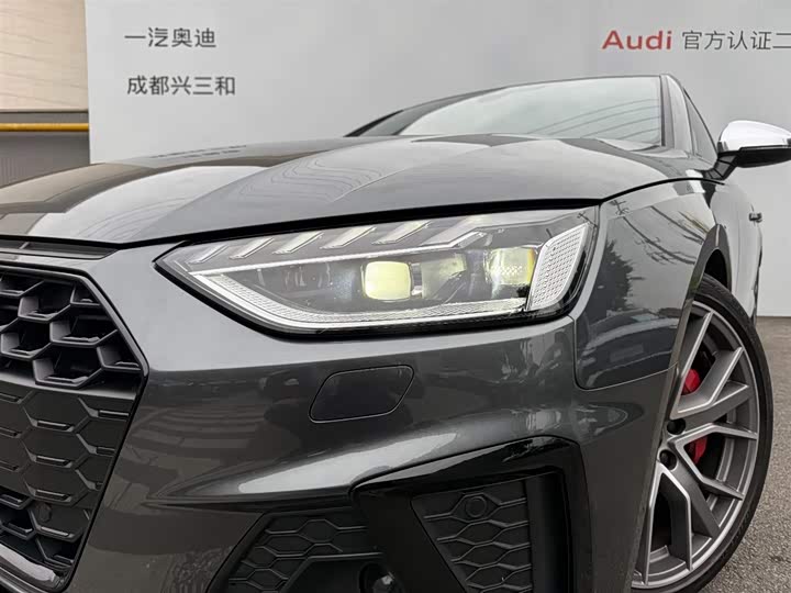 Фото 15 - Audi S4