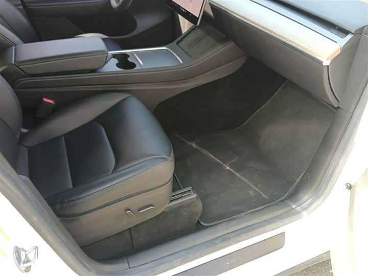 Фото 25 - Tesla Model Y