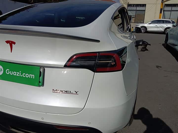 Фото 8 - Tesla Model Y