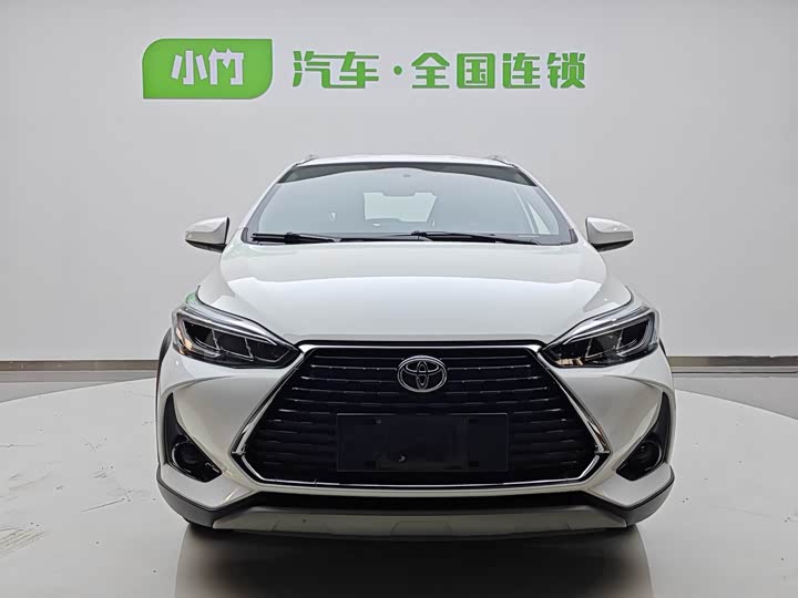 Фото 2 - Toyota Yaris L Hatchback