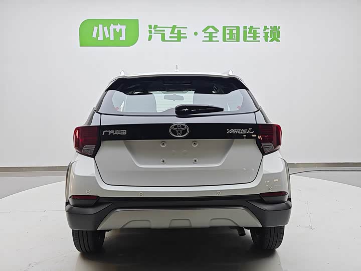 Фото 7 - Toyota Yaris L Hatchback