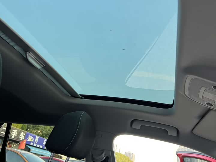 Фото 14 - Audi Q2L