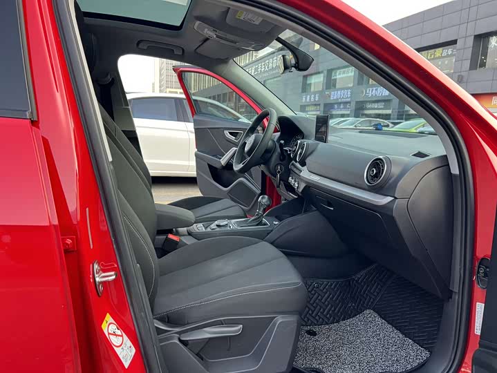 Фото 15 - Audi Q2L