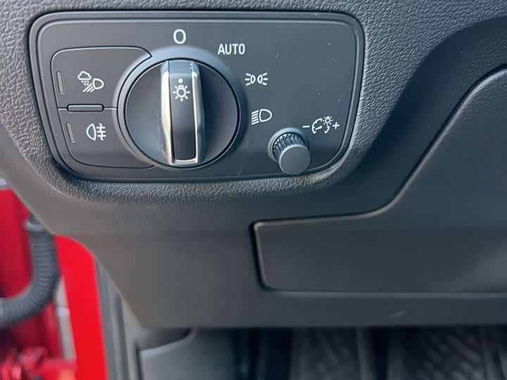 Фото 9 - Audi Q2L