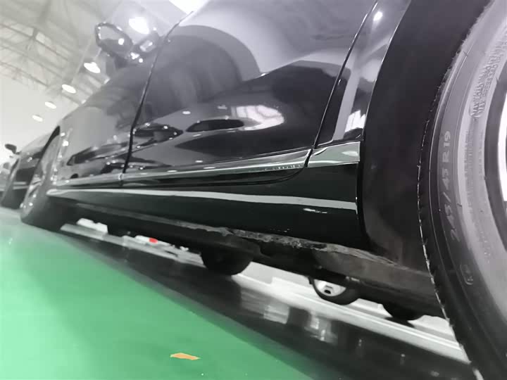 Фото 18 - Hongqi H9