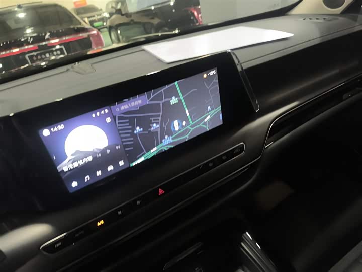 Фото 5 - Hongqi H9