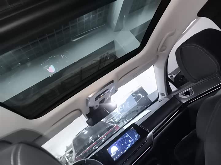 Фото 8 - Hongqi H9