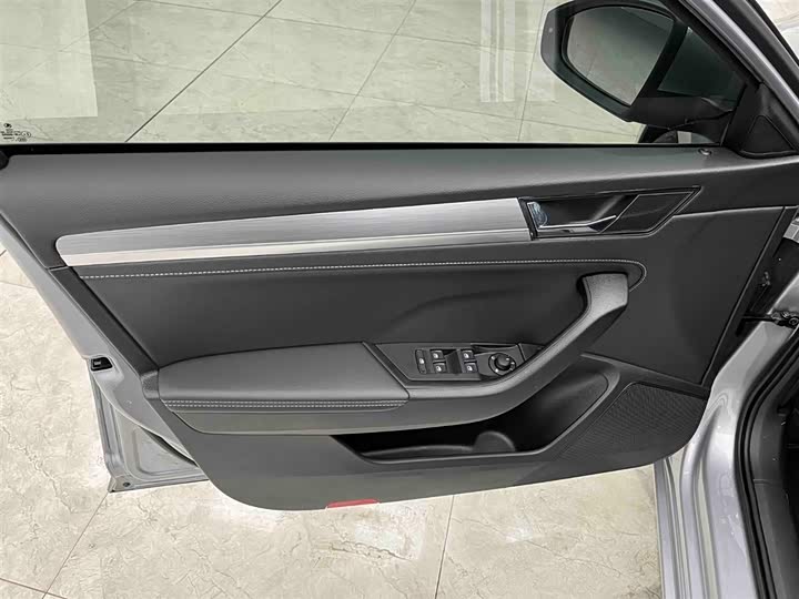 Фото 10 - Skoda Superb