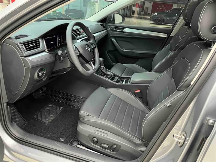 Фото 11 - Skoda Superb