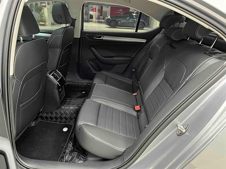 Фото 14 - Skoda Superb