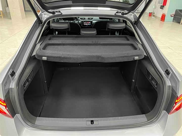 Фото 16 - Skoda Superb