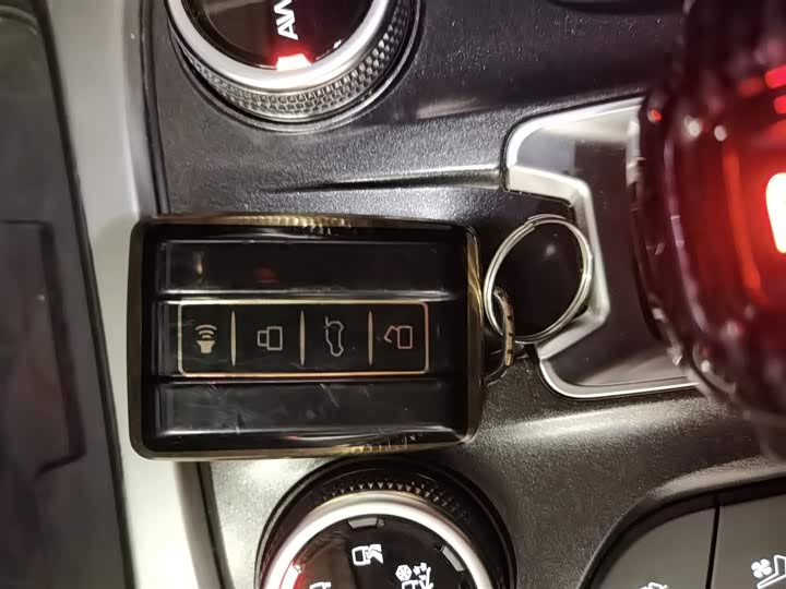 Фото 9 - Tank 300