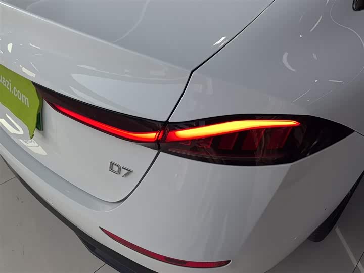 Фото 8 - Roewe D7