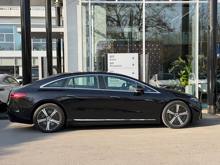 Фото 13 - Mercedes-Benz EQS