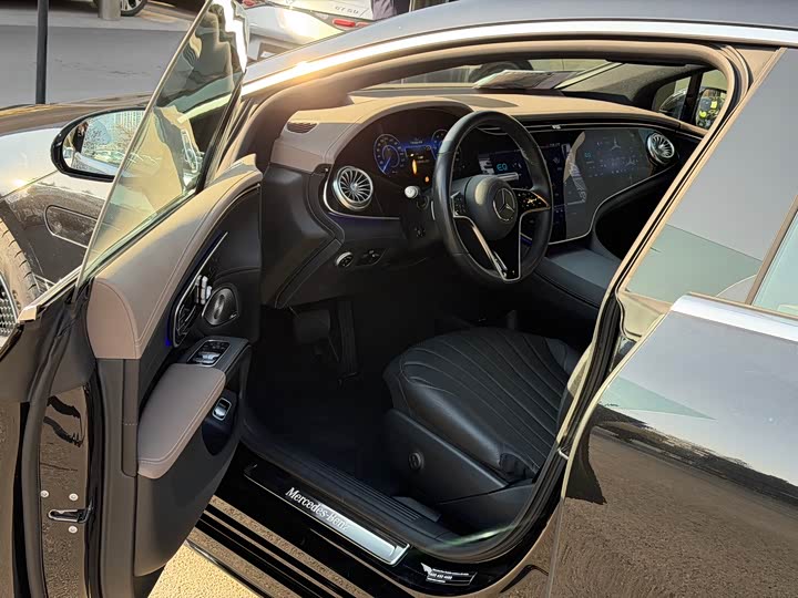 Фото 8 - Mercedes-Benz EQS