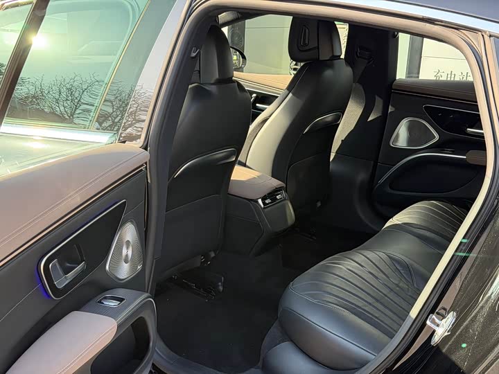 Фото 9 - Mercedes-Benz EQS