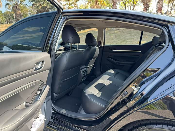 Фото 5 - Nissan Teana