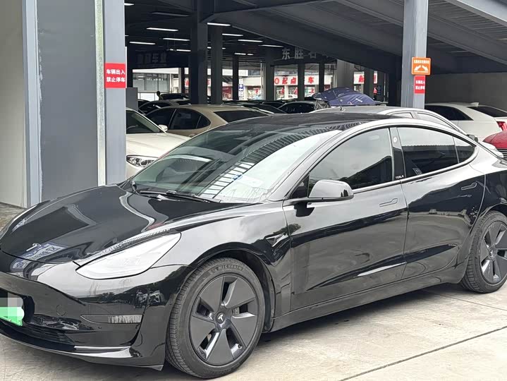 Фото 1 - Tesla Model 3