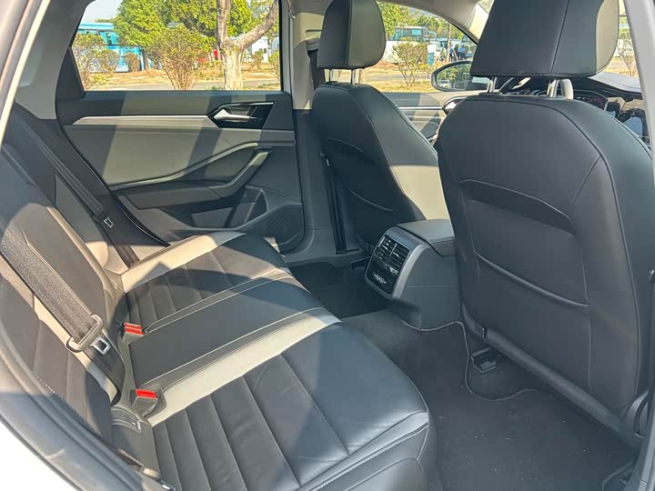 Фото 13 - Volkswagen Sagitar L