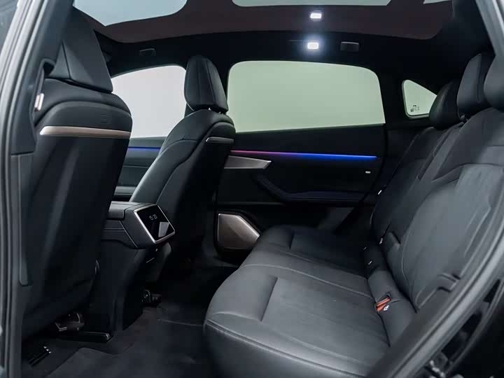 Фото 11 - Nio Onvo L60