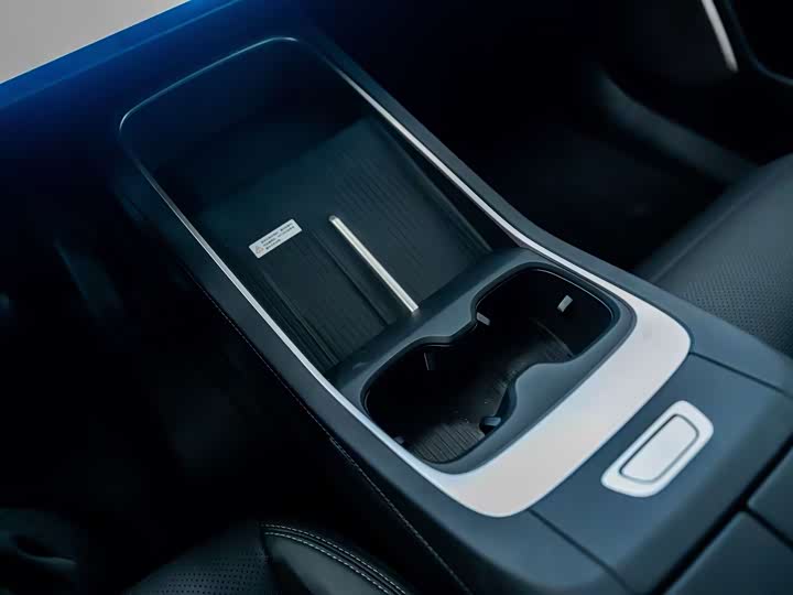 Фото 16 - Nio Onvo L60