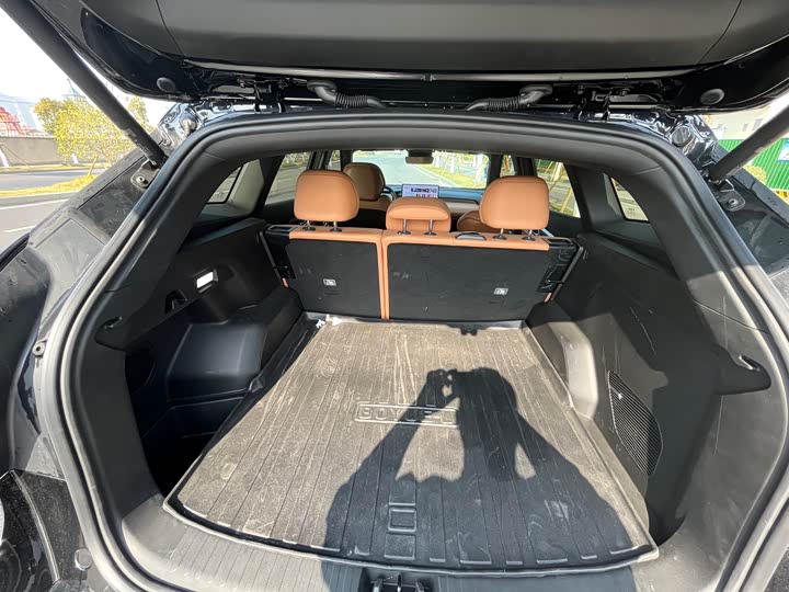 Фото 13 - Geely Atlas L