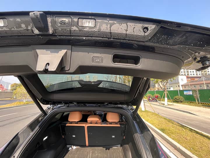 Фото 14 - Geely Atlas L